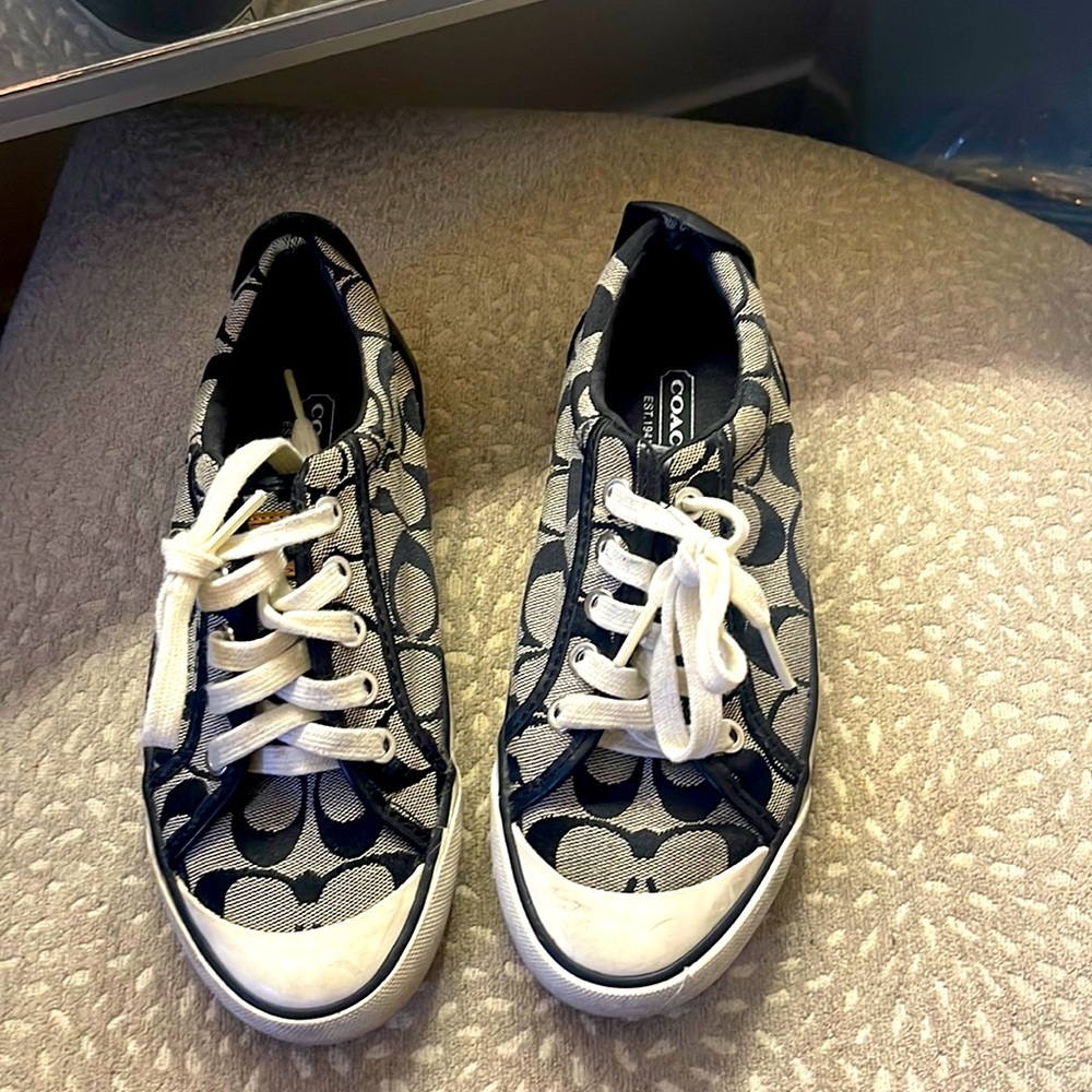 Coach size 6 used but good conditions